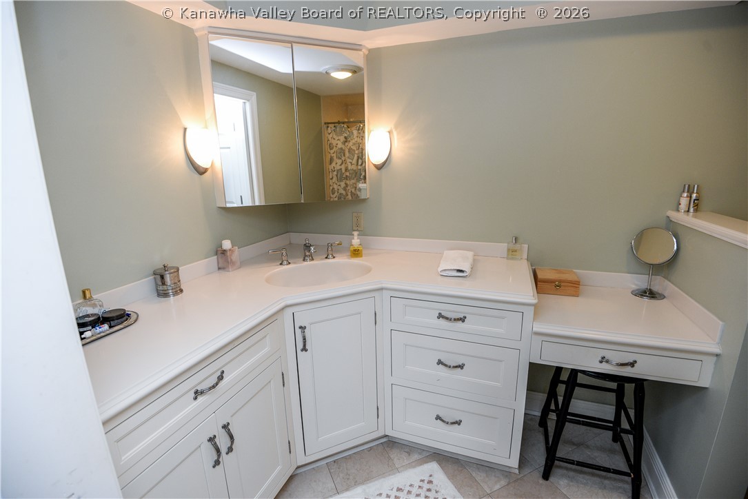 1578 Kanawha Boulevard E 8B