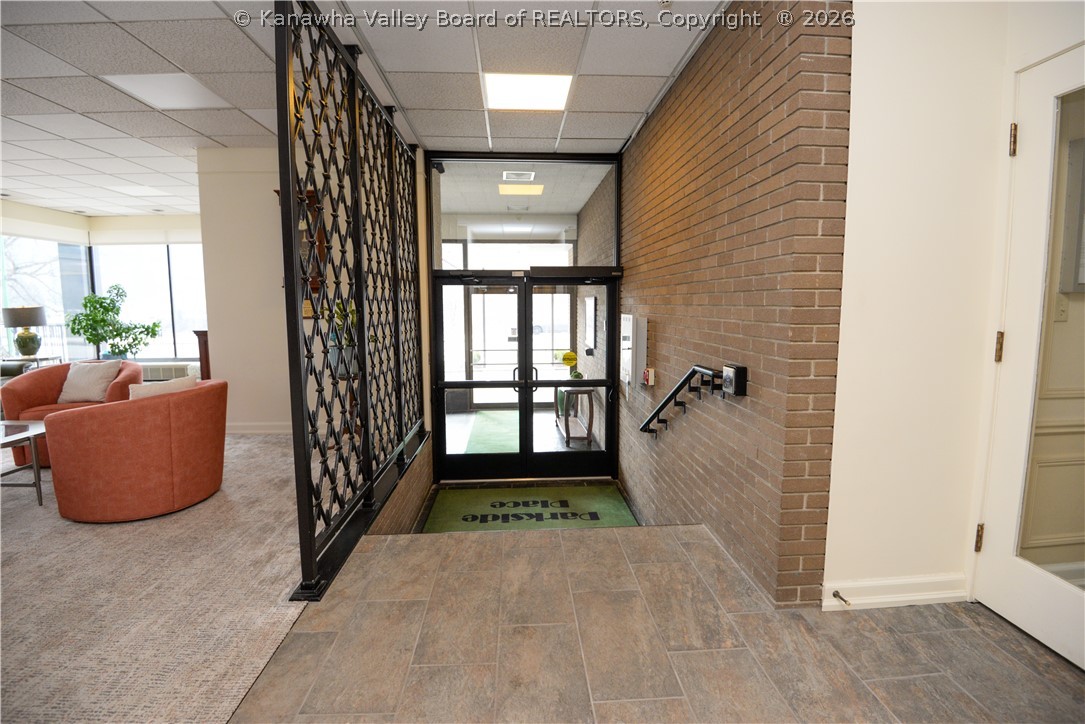 1578 Kanawha Boulevard E 8B