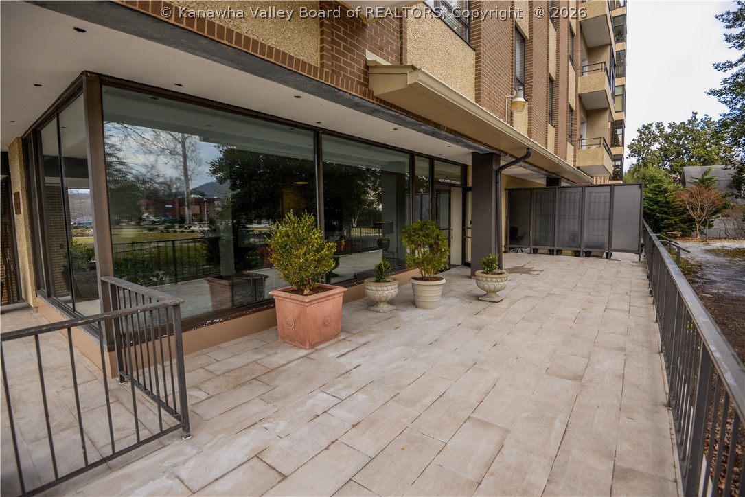 1578 Kanawha Boulevard E 8B