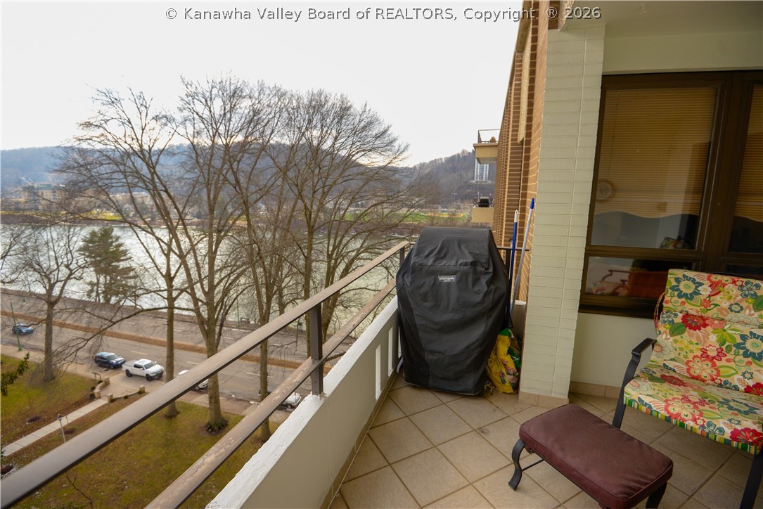 1578 Kanawha Boulevard E 8B