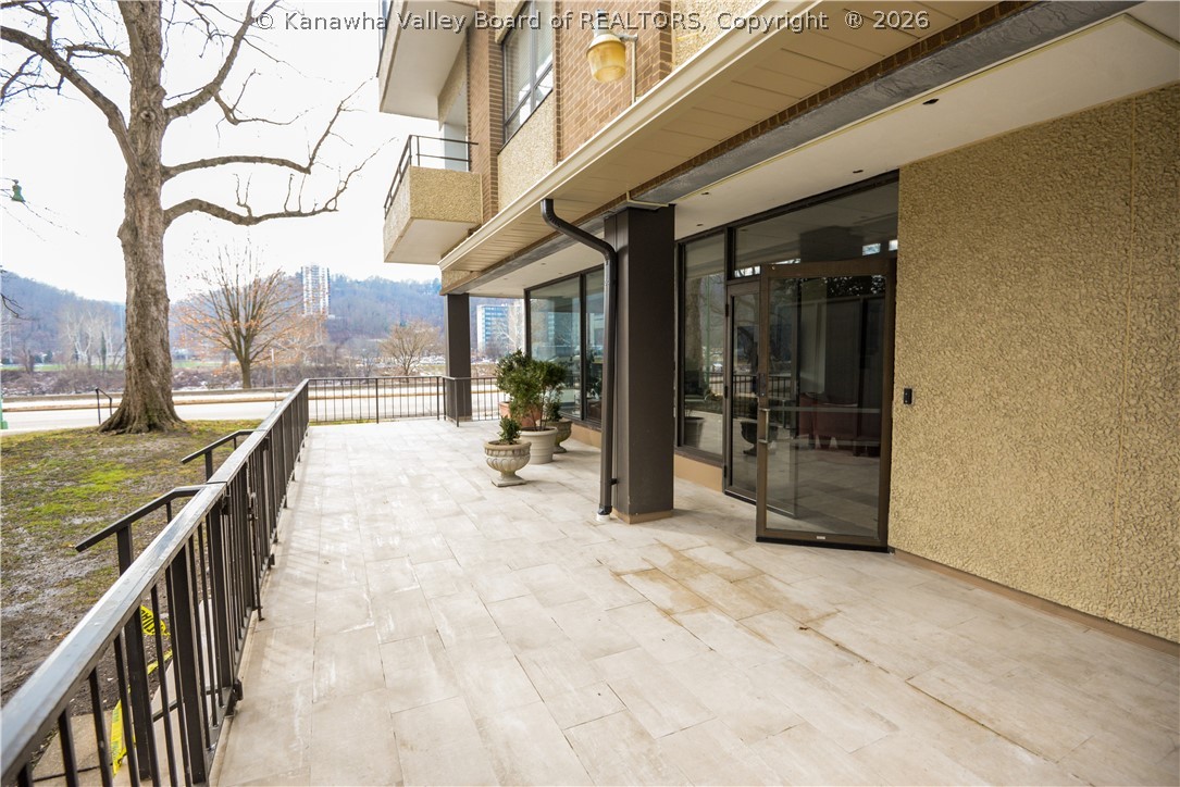 1578 Kanawha Boulevard E 8B