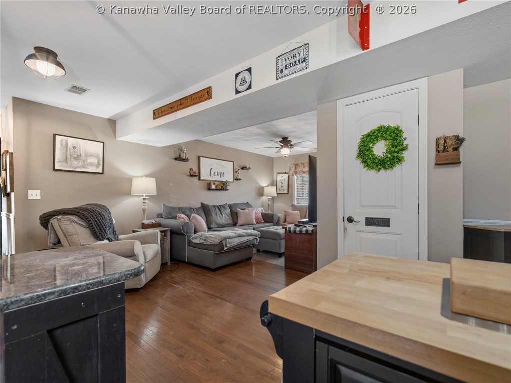122 Moorefield Place