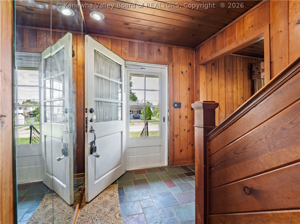 1216 W 12th Street