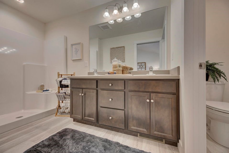 208 Kinross Court