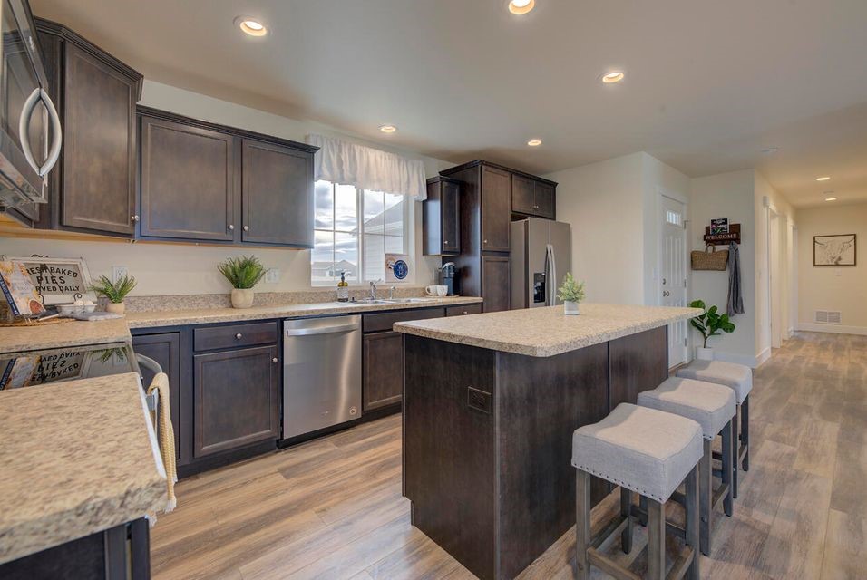 208 Kinross Court