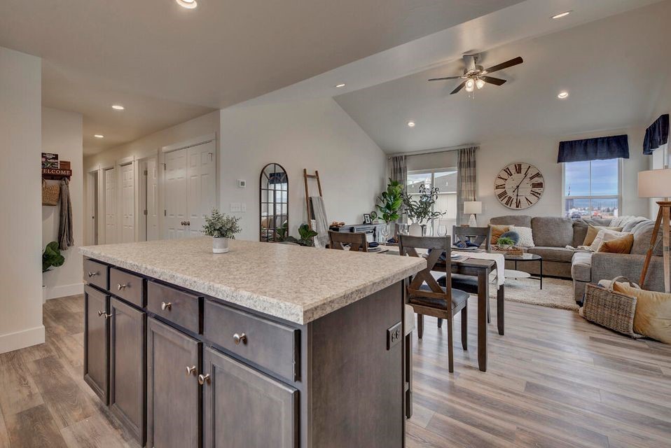 208 Kinross Court