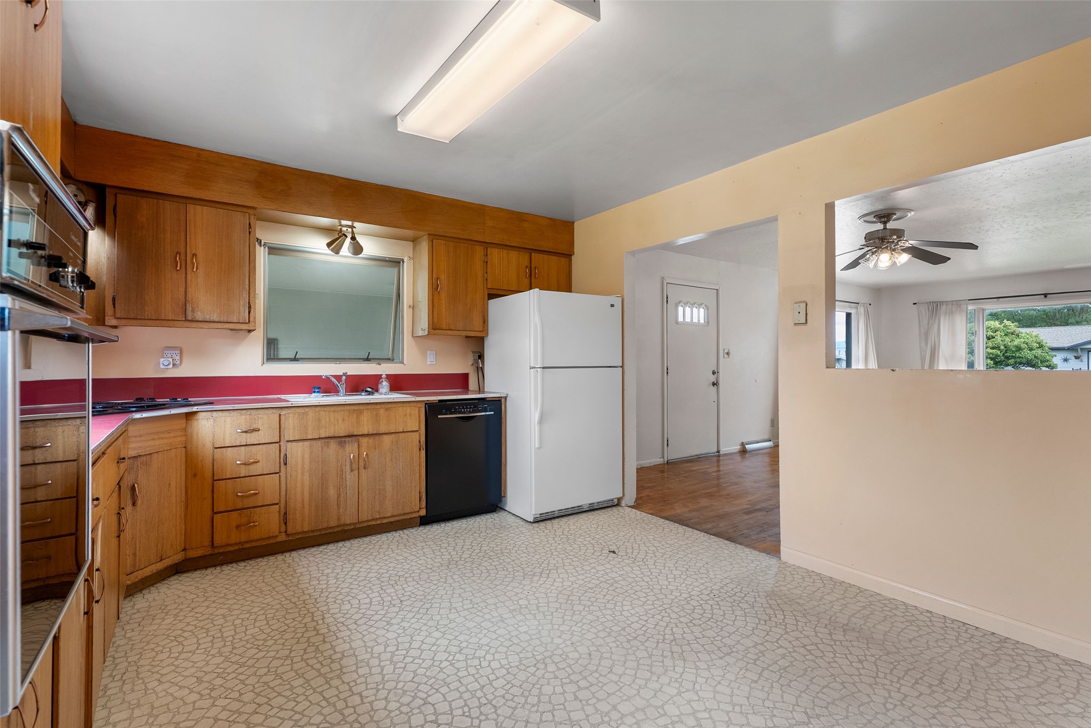 2225 S 8th Street W