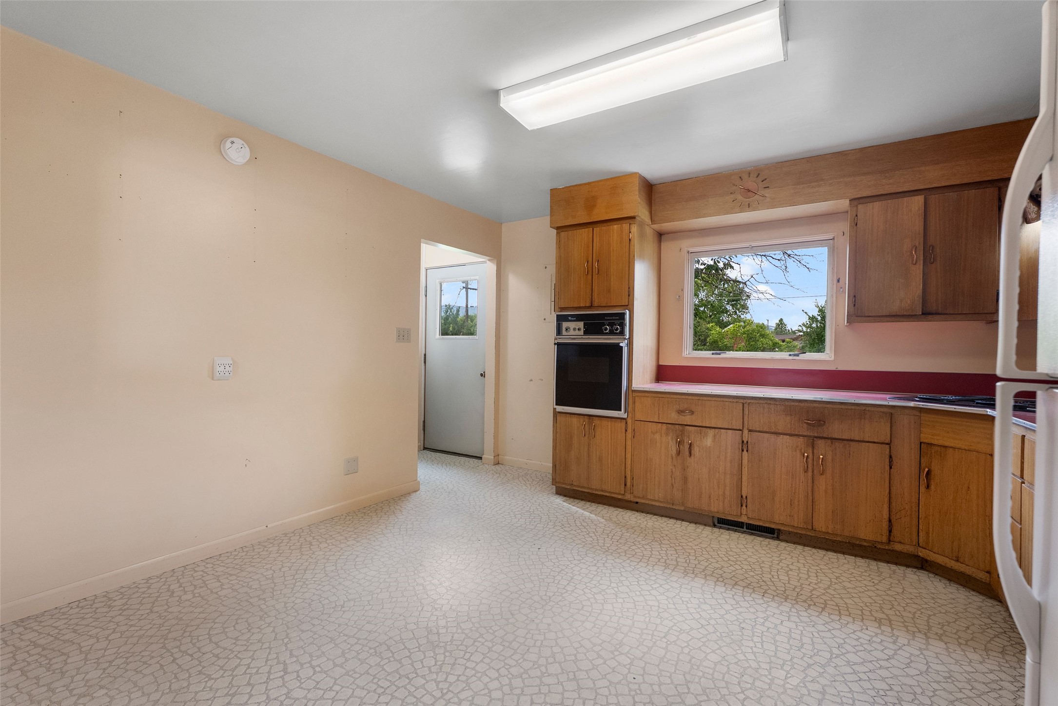 2225 S 8th Street W