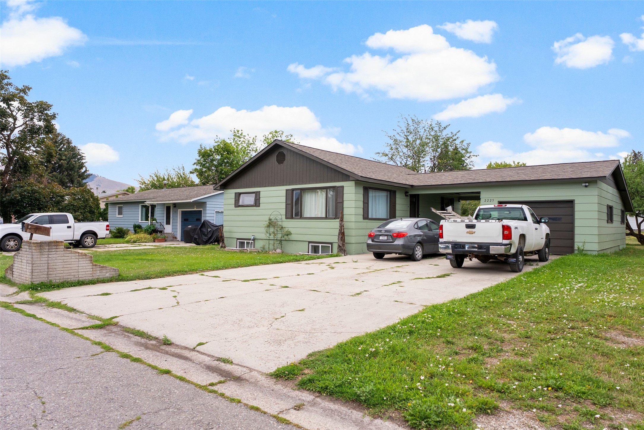 2225 S 8th Street W