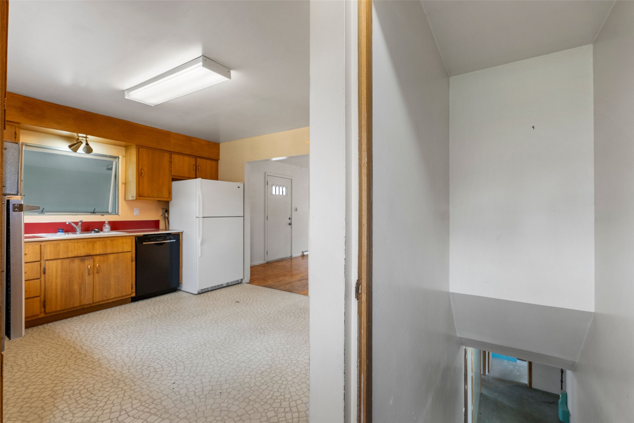 2225 S 8th Street W