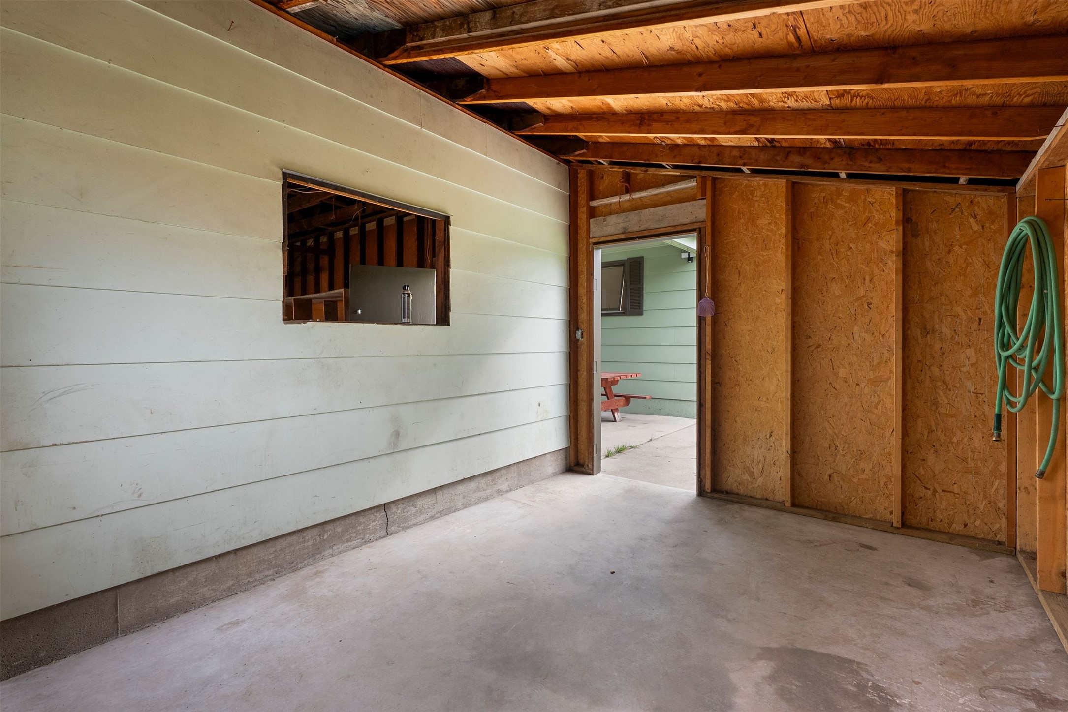 2225 S 8th Street W