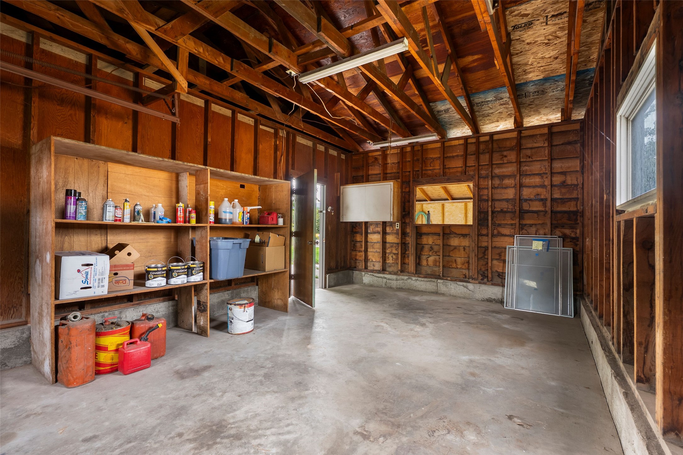 2225 S 8th Street W