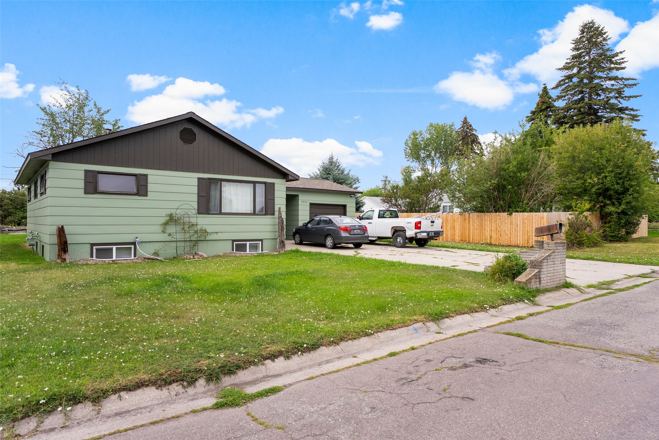 2225 S 8th Street W