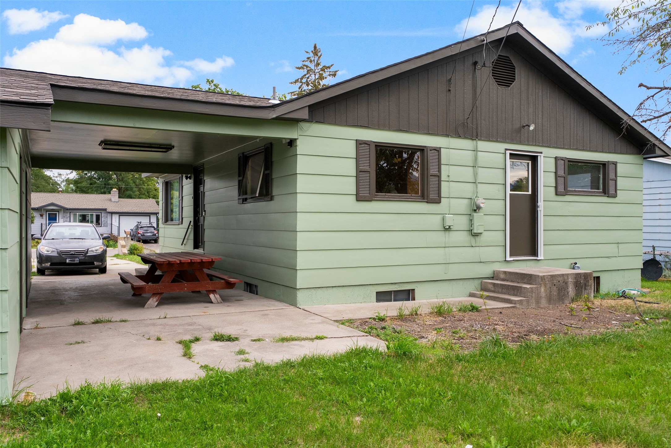 2225 S 8th Street W