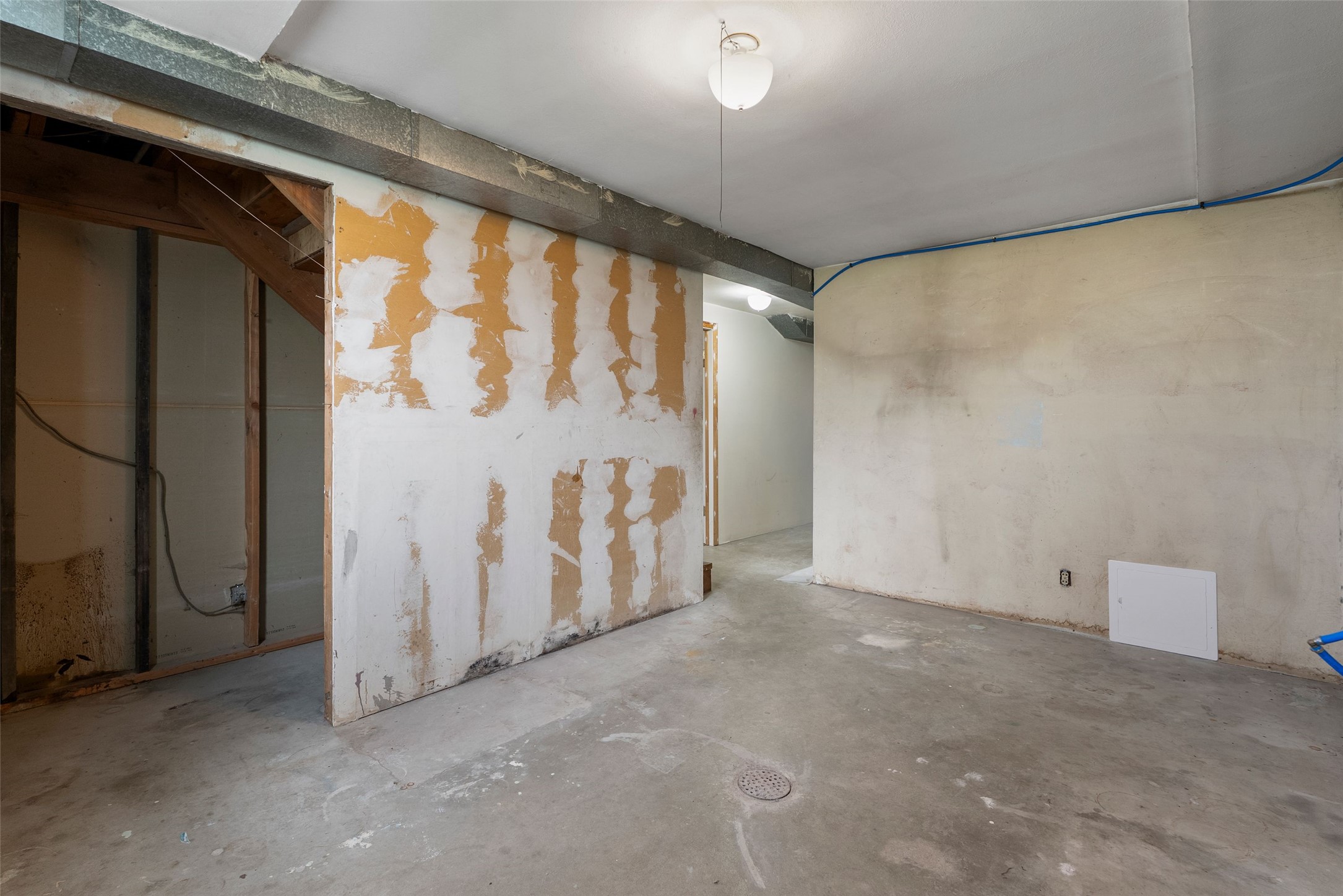 2225 S 8th Street W