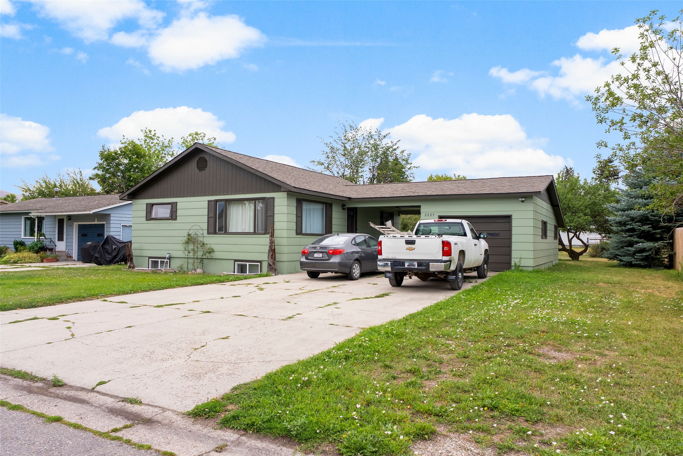 2225 S 8th Street W