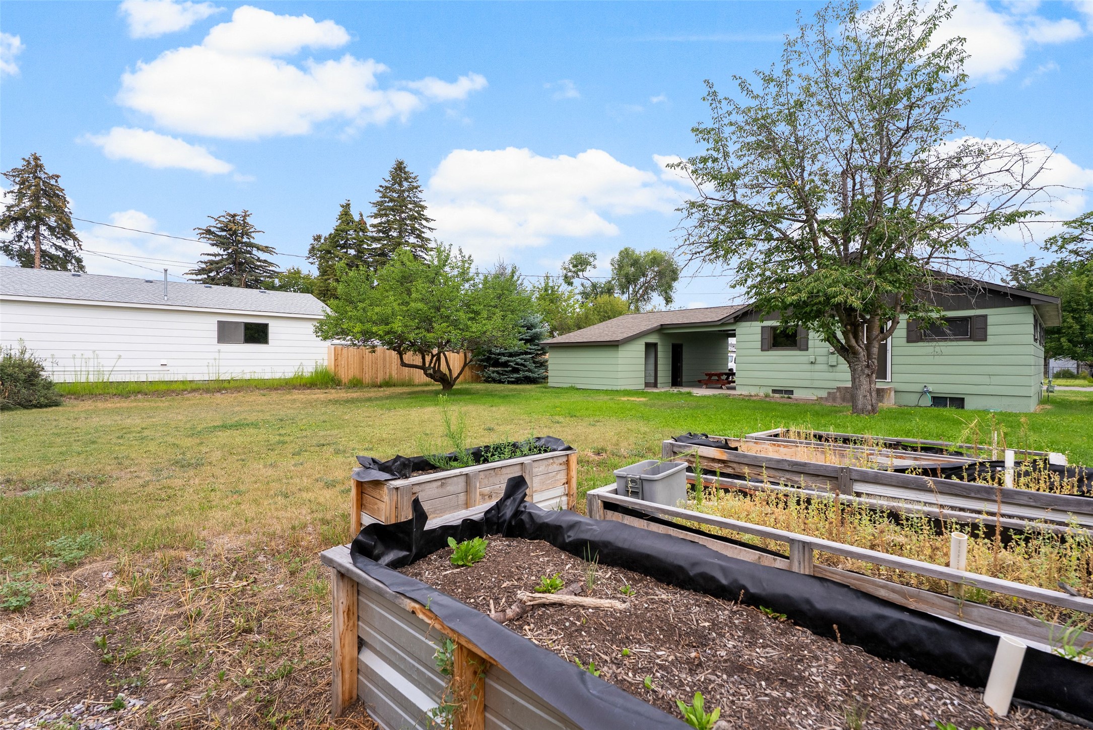 2225 S 8th Street W