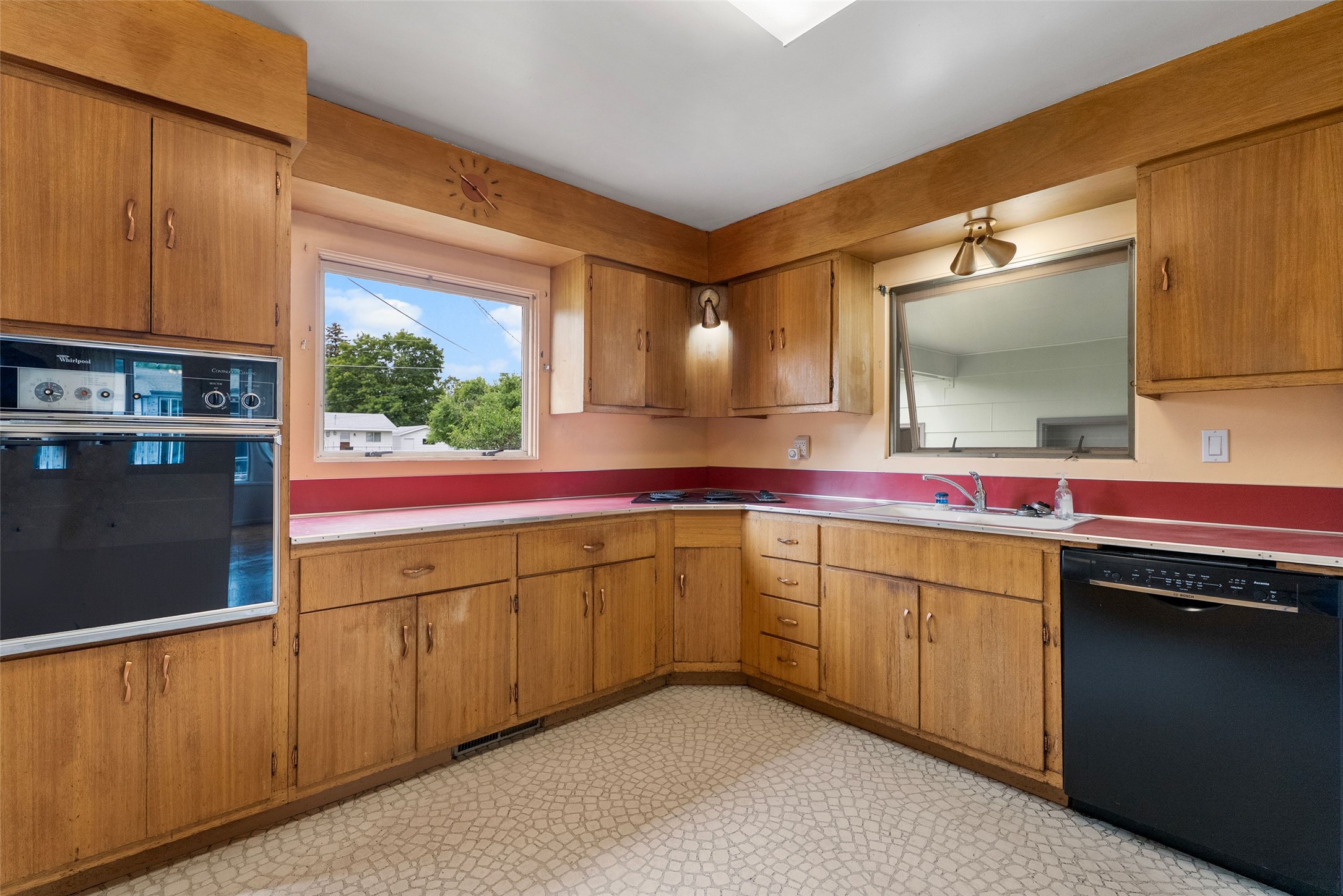 2225 S 8th Street W