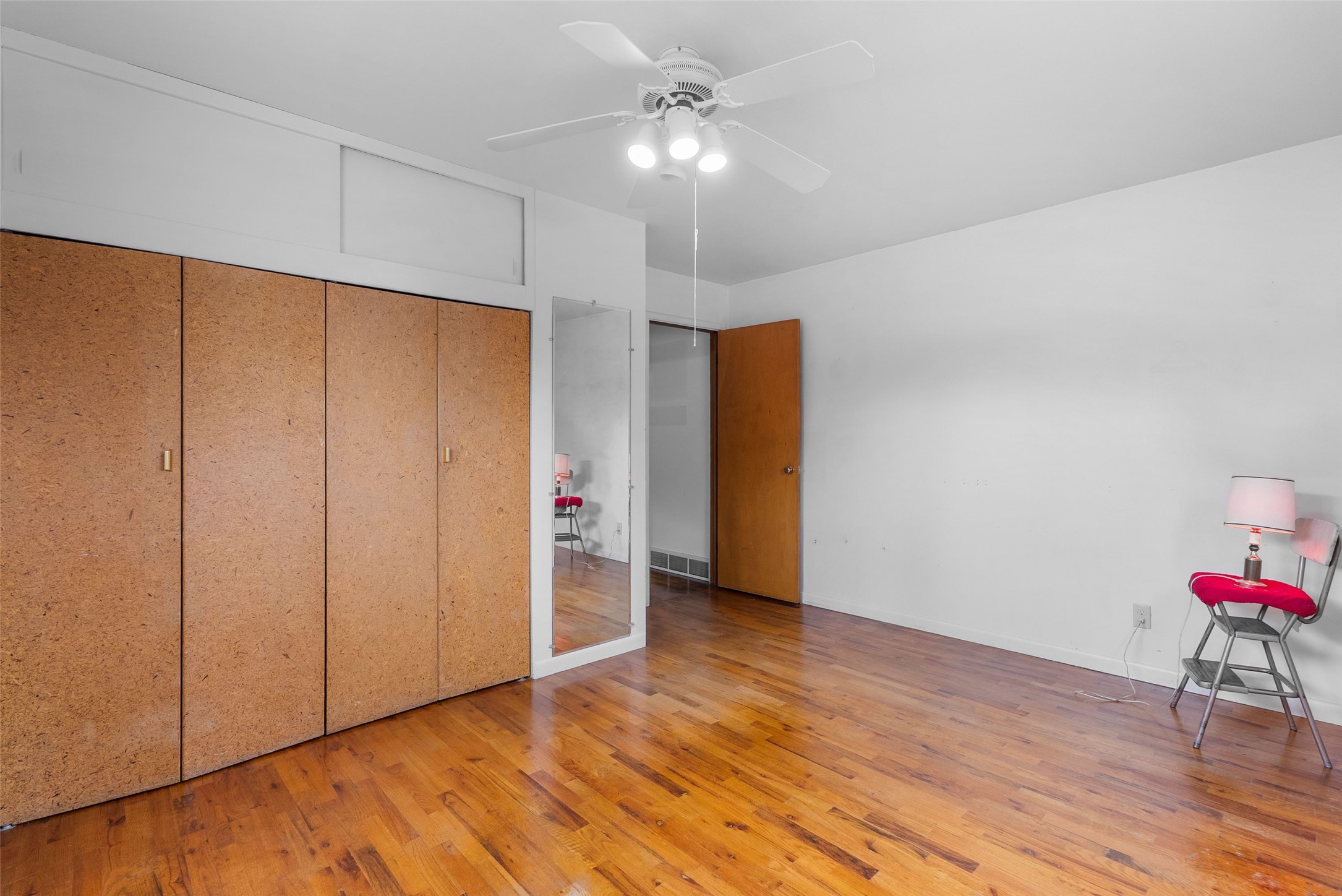 2225 S 8th Street W