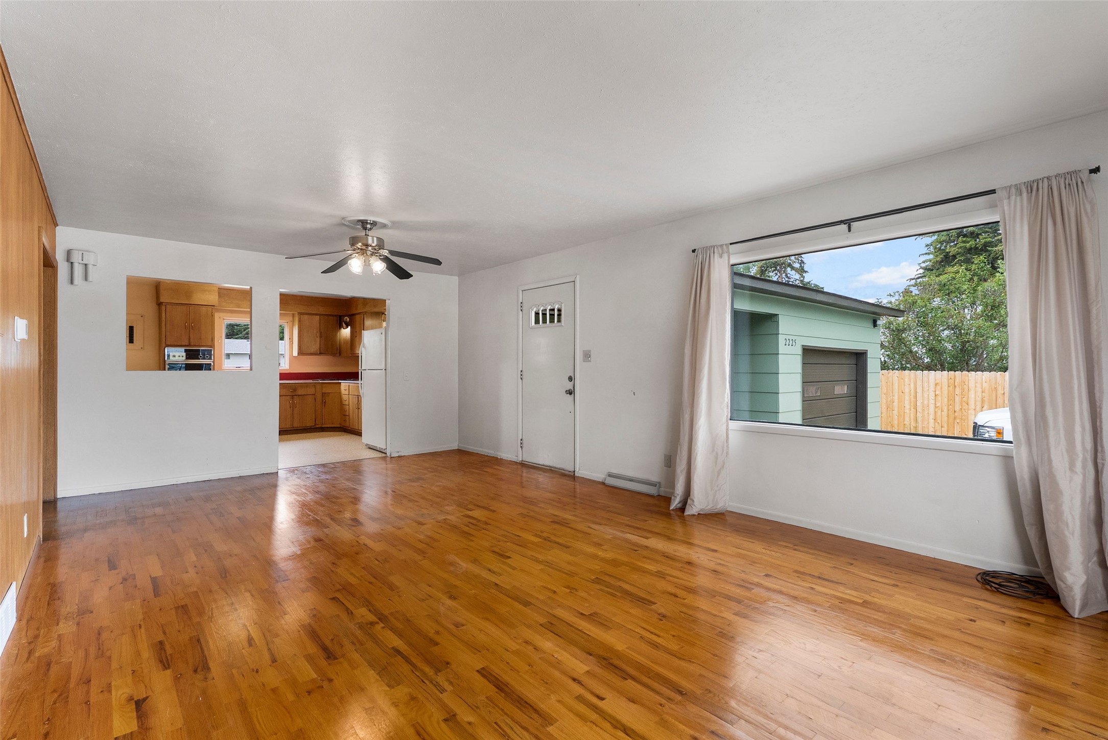 2225 S 8th Street W