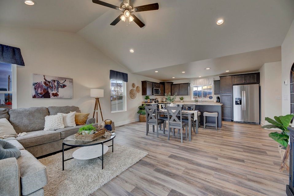 384 Meadow View Loop