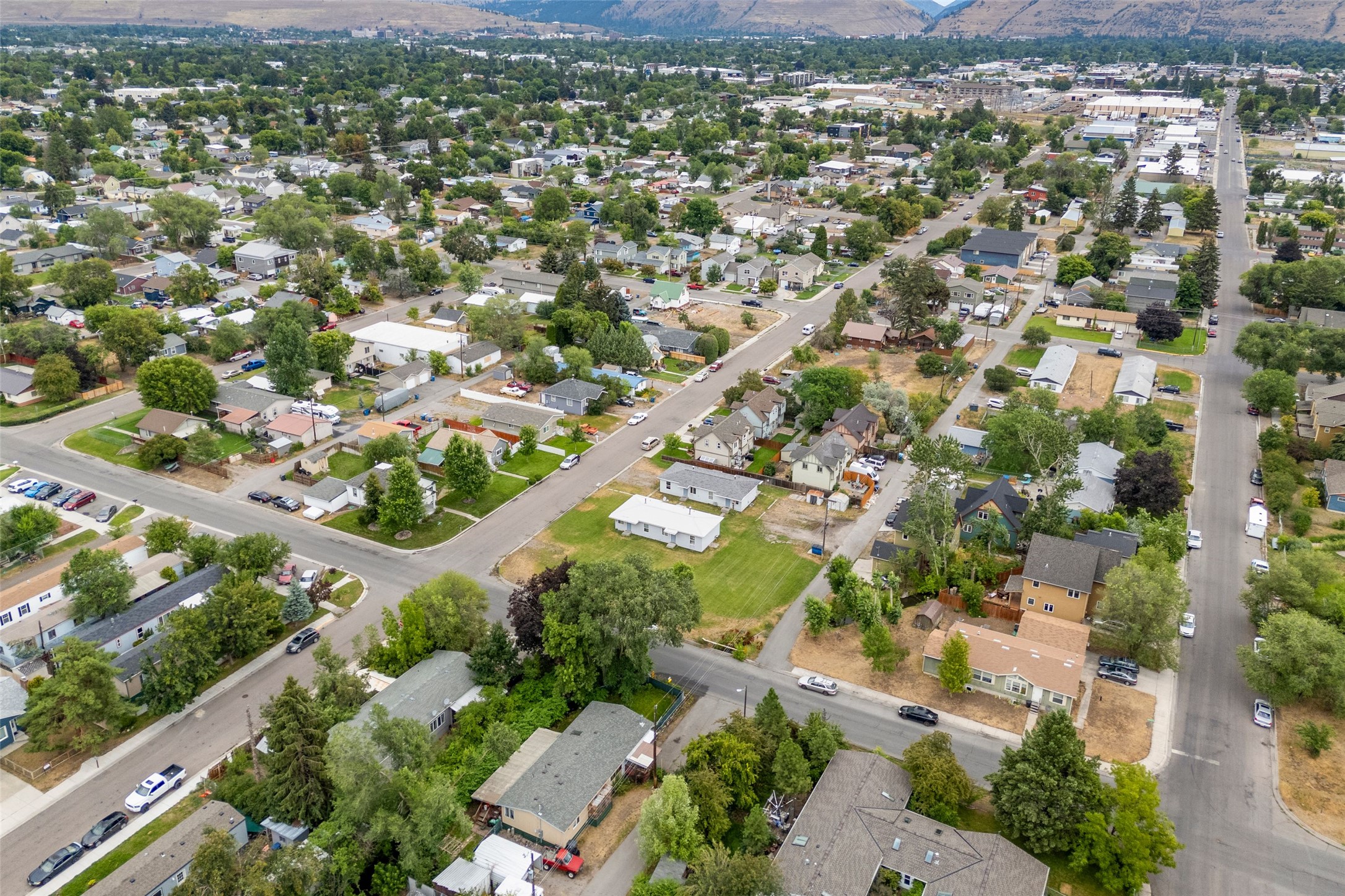 2225/2229 Kensington Avenue