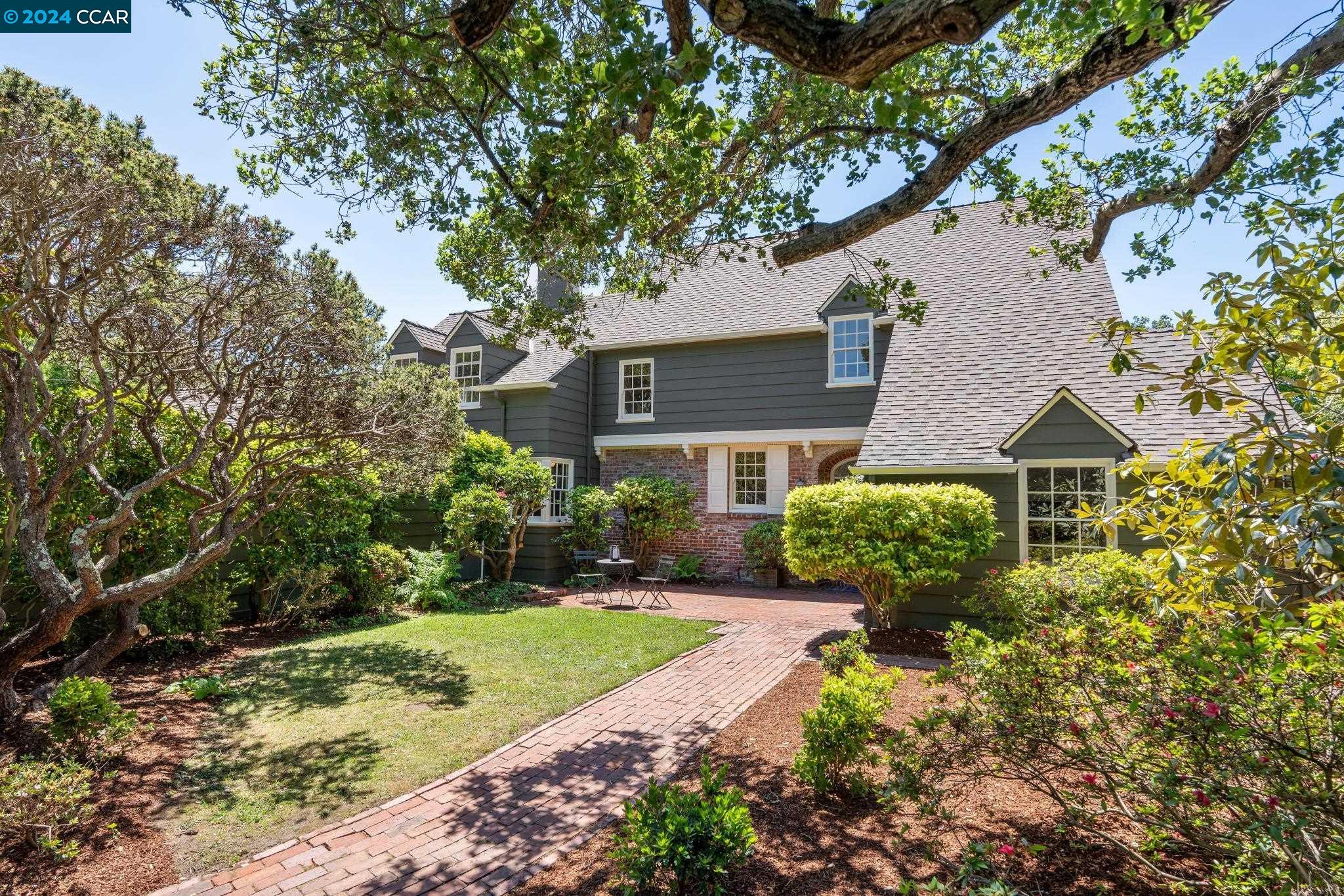 6219 Bullard Dr