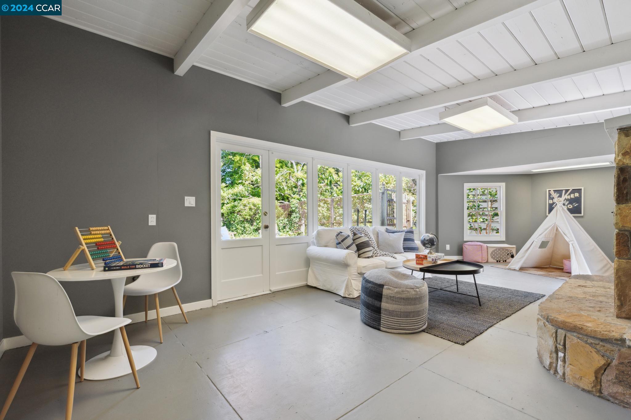 6219 Bullard Dr