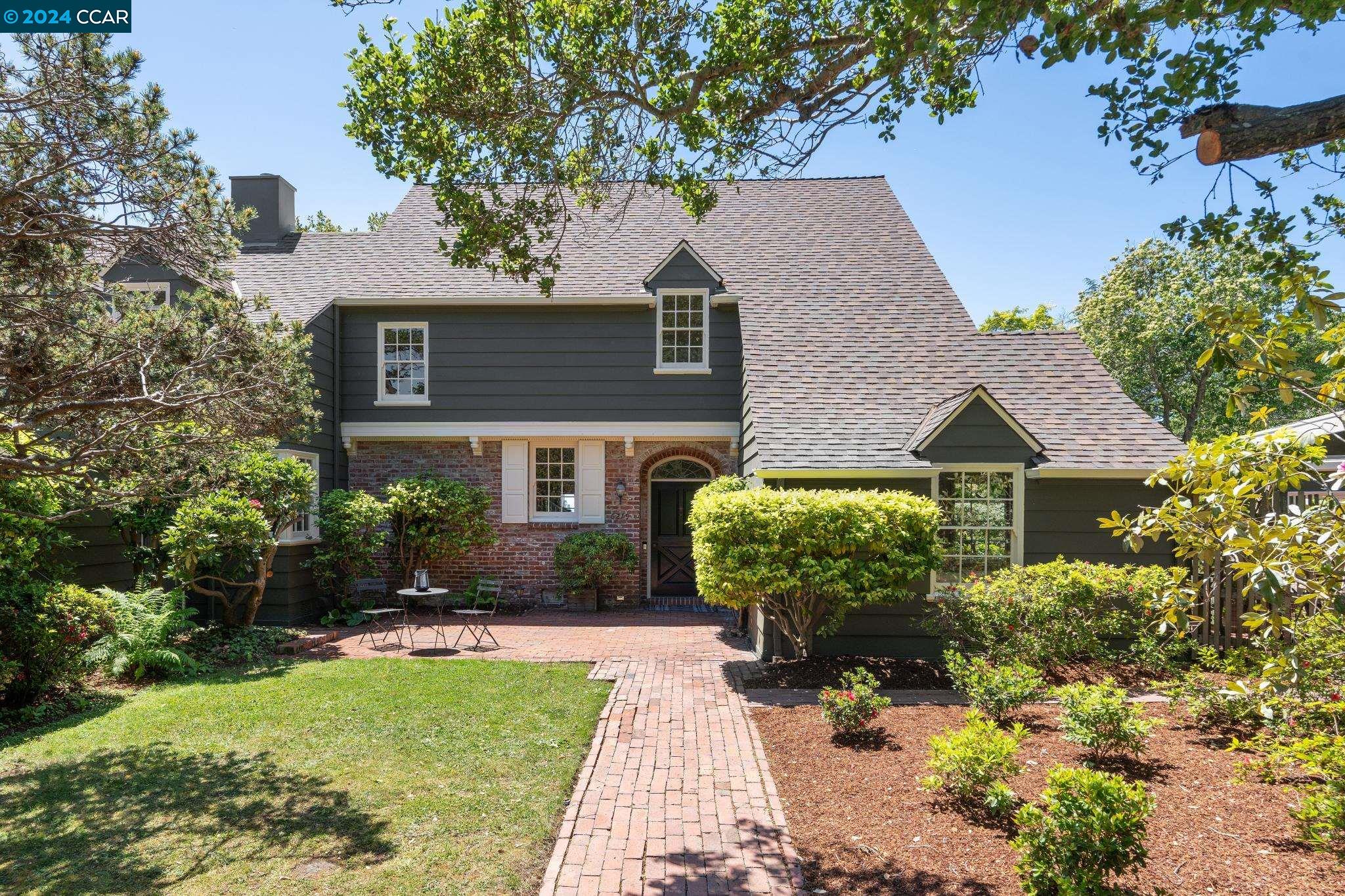 6219 Bullard Dr