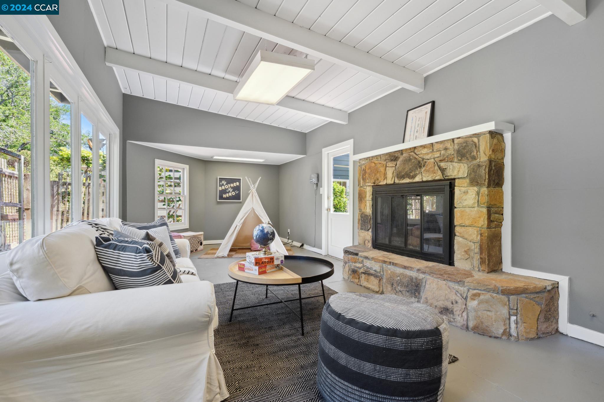 6219 Bullard Dr