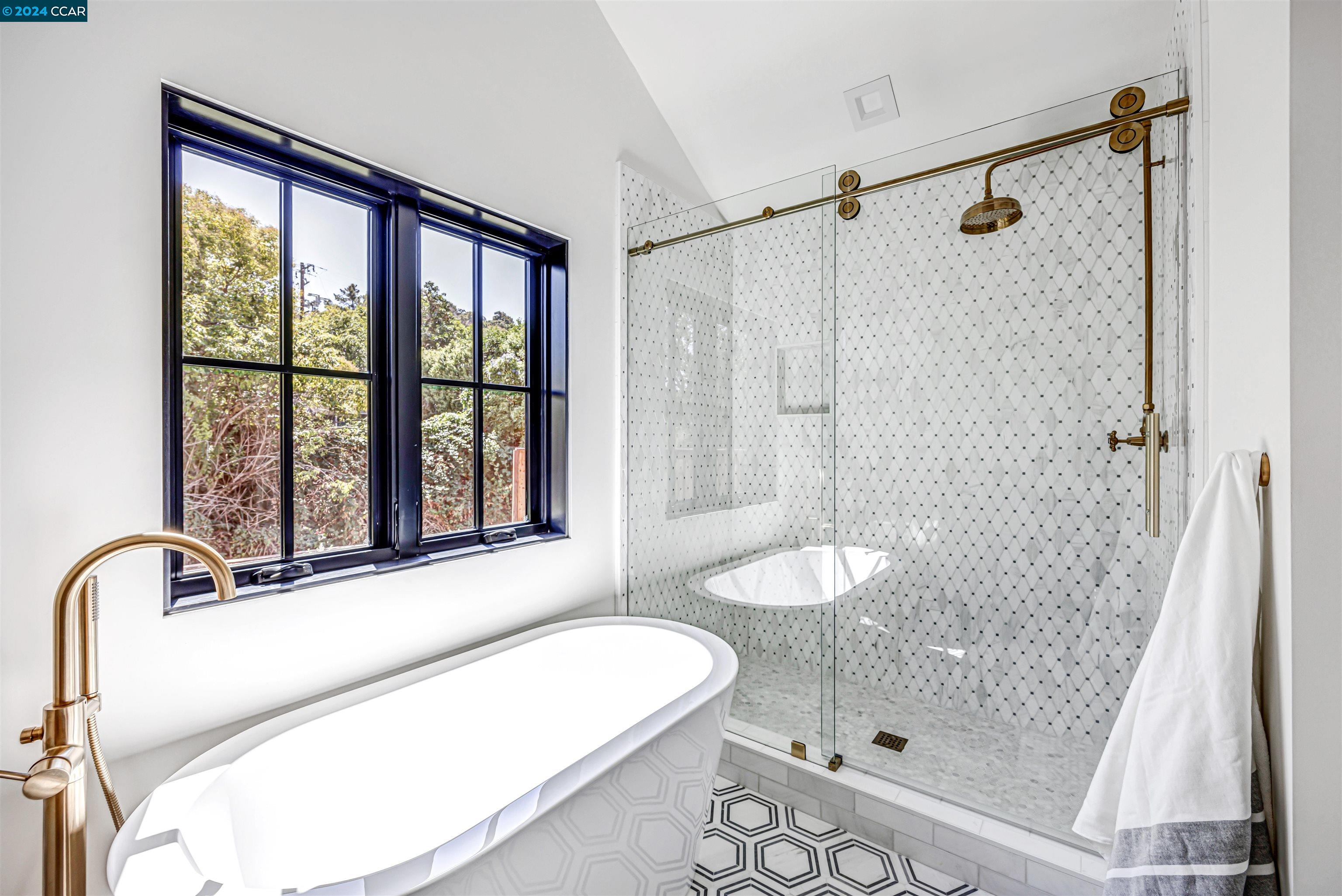 3369 N Lucille Ln