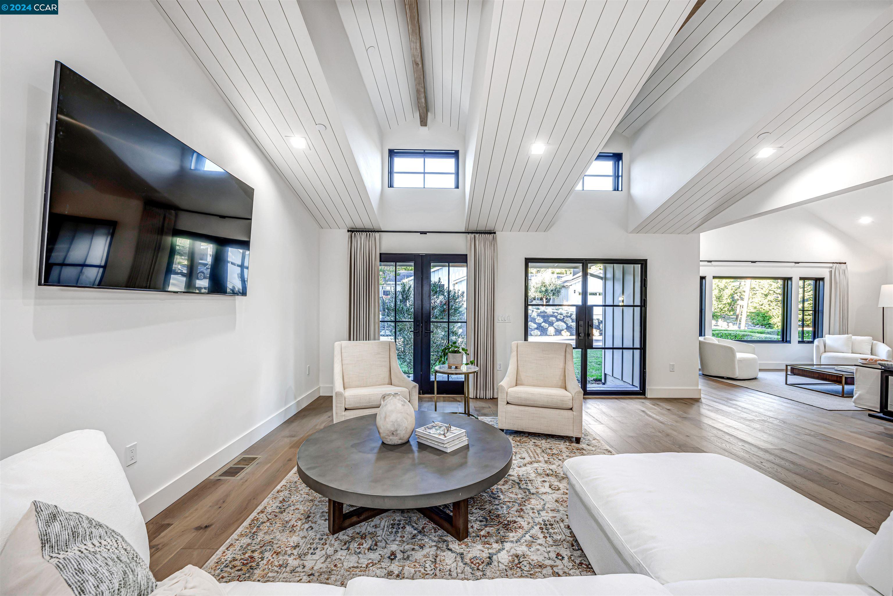 3369 N Lucille Ln