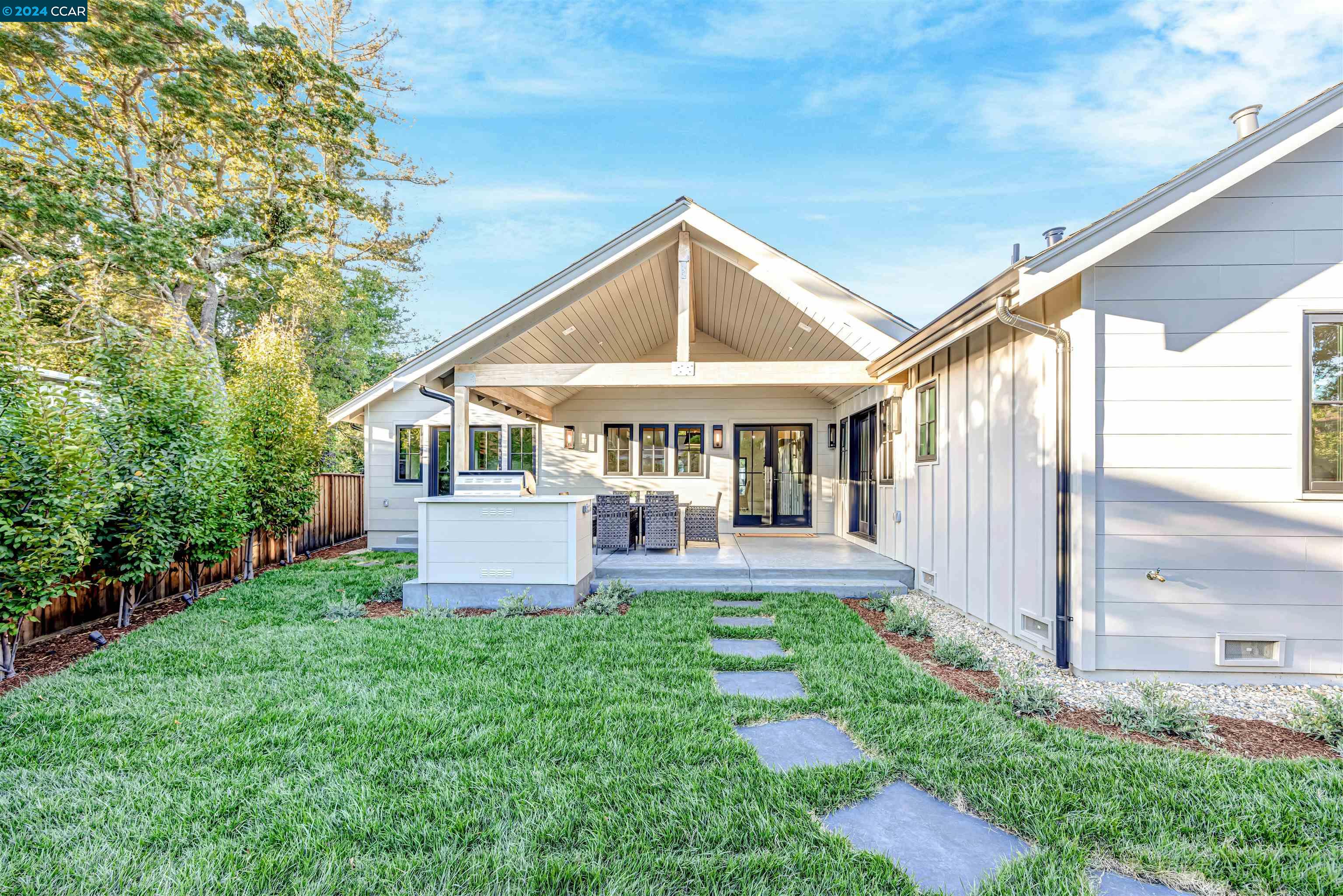 3369 N Lucille Ln