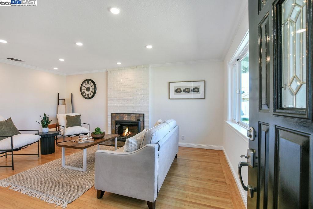 2398 Eugene Ct
