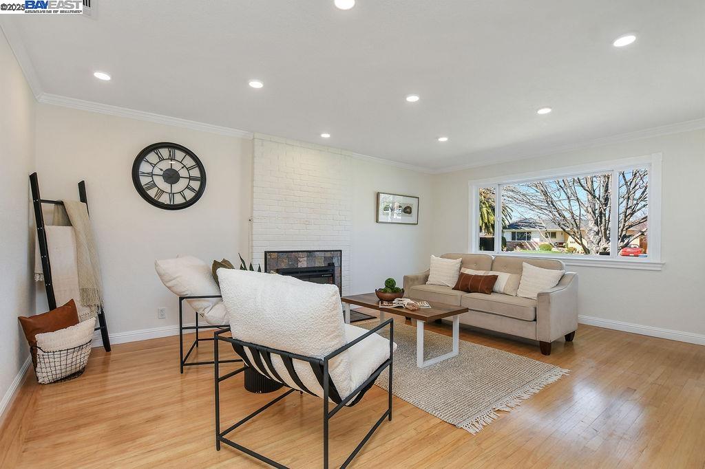 2398 Eugene Ct