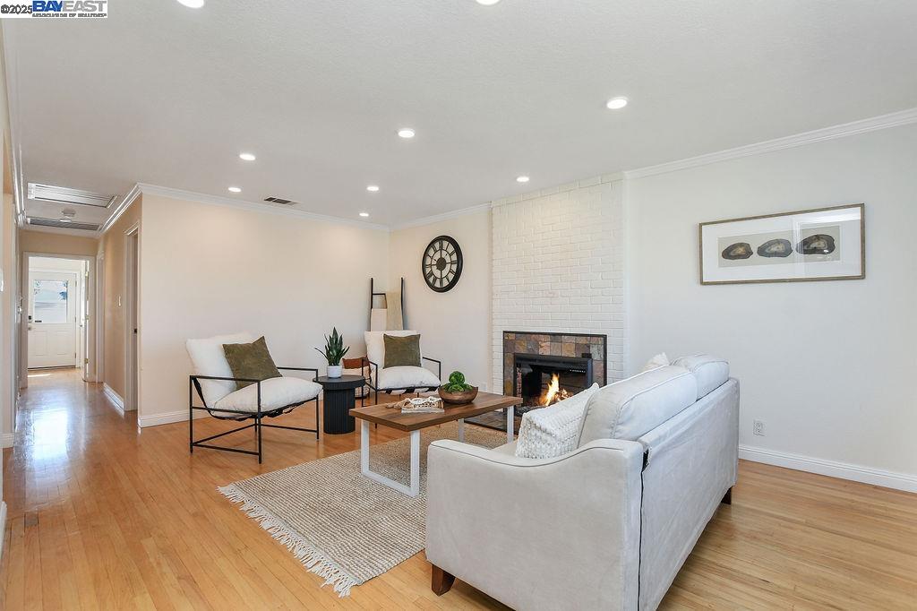2398 Eugene Ct