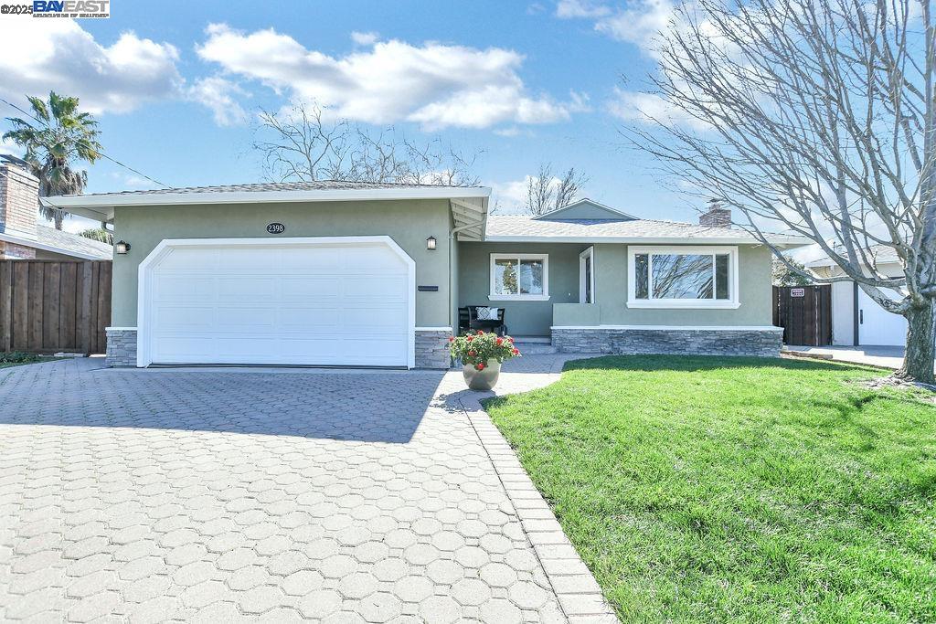 2398 Eugene Ct
