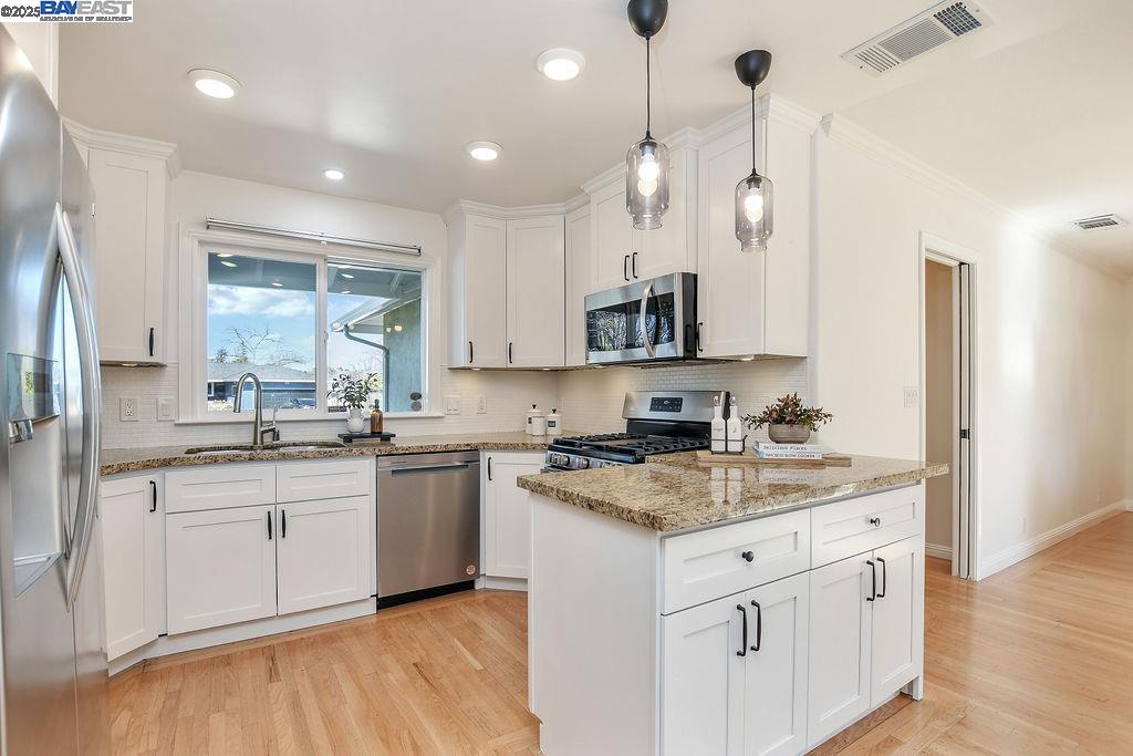 2398 Eugene Ct