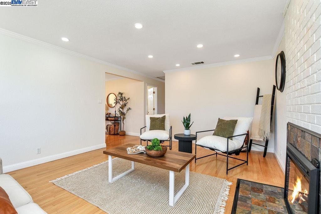 2398 Eugene Ct