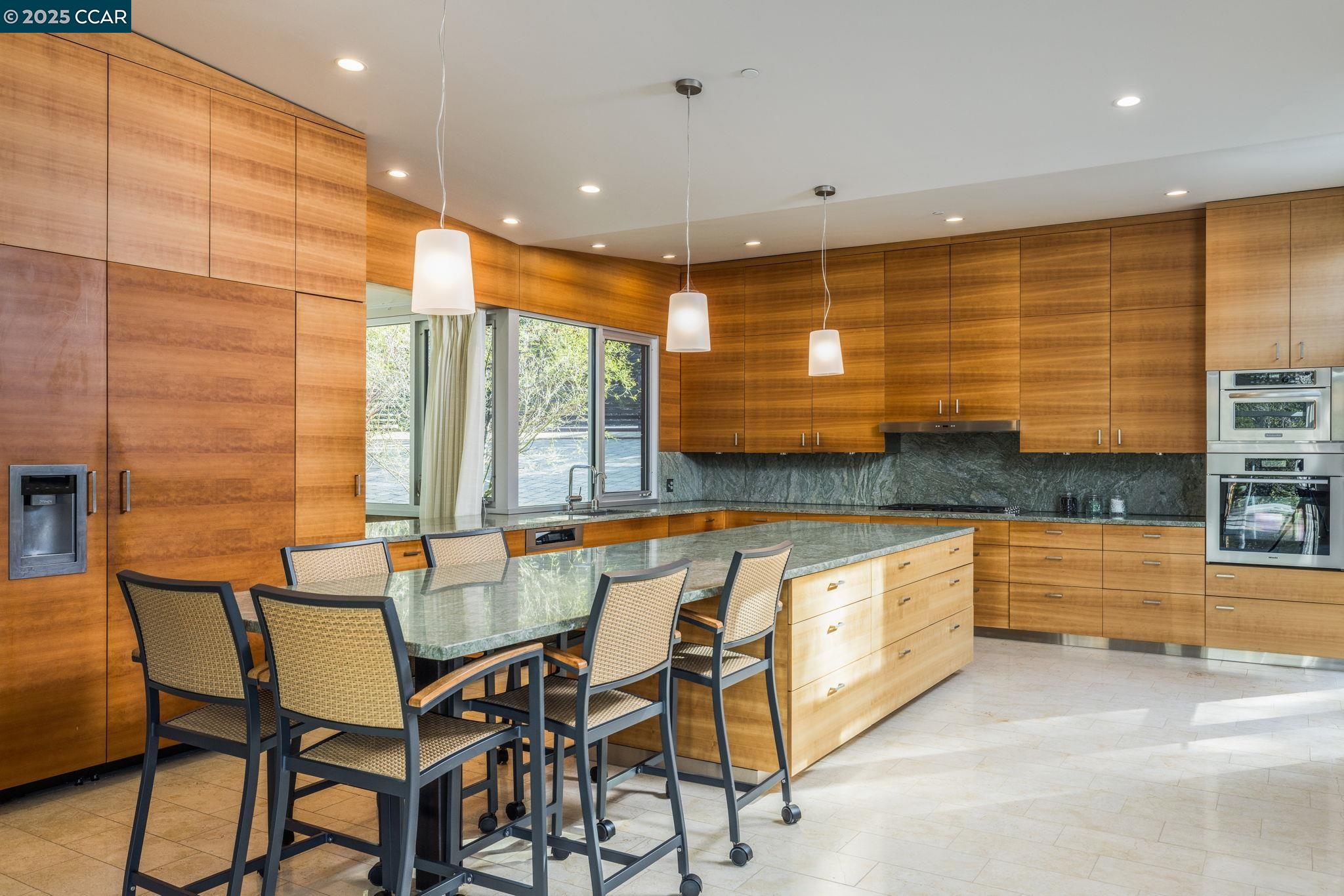 2 Crane Ct