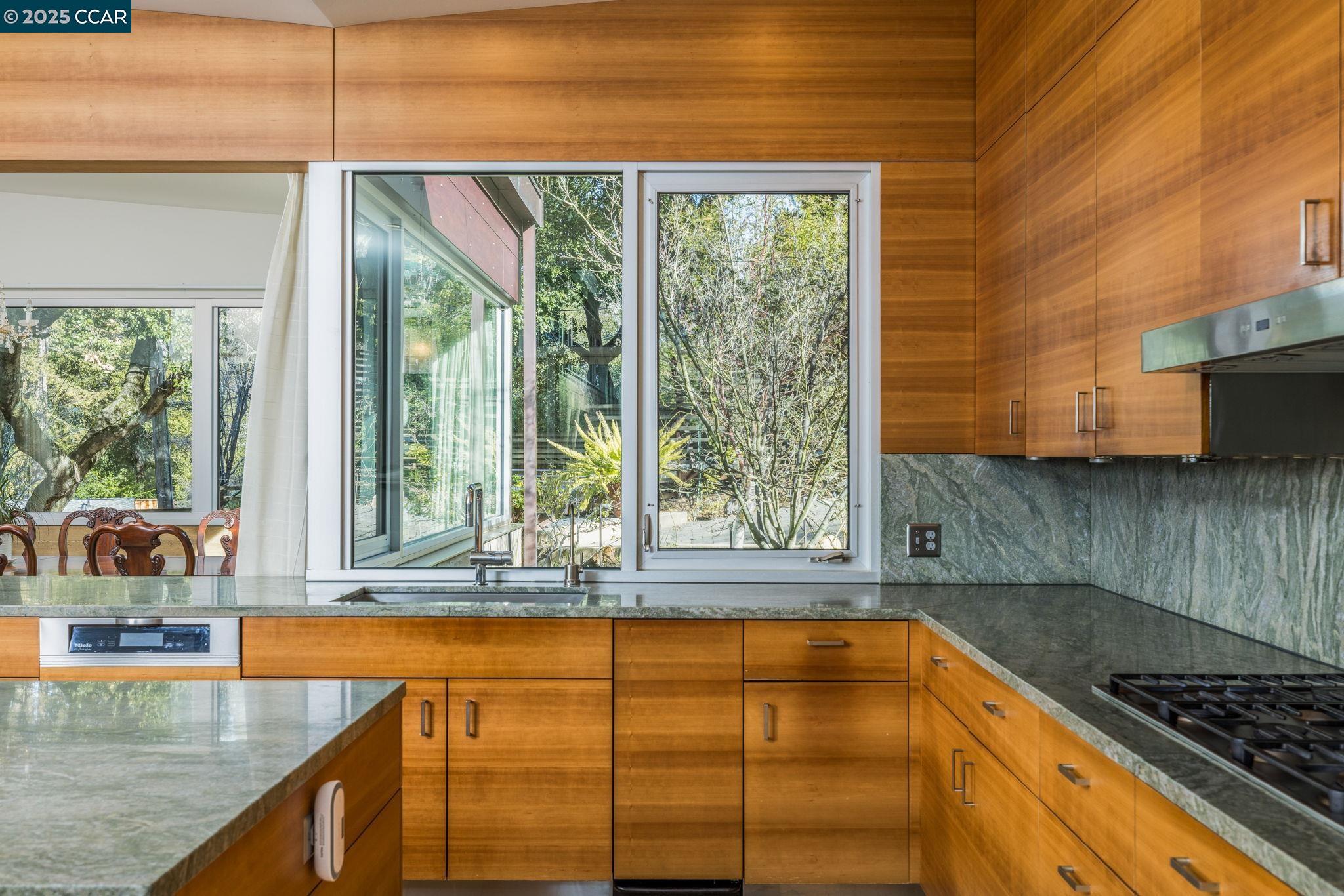 2 Crane Ct