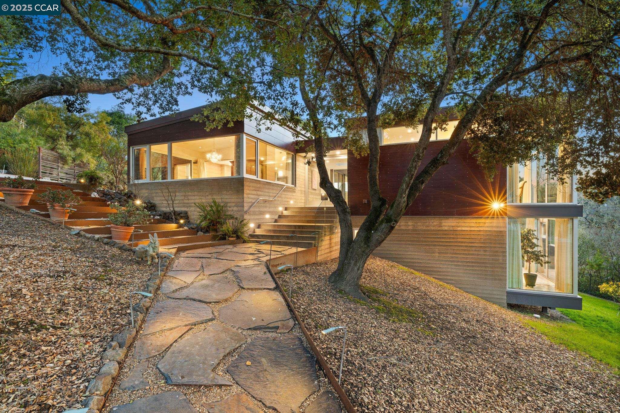 2 Crane Ct