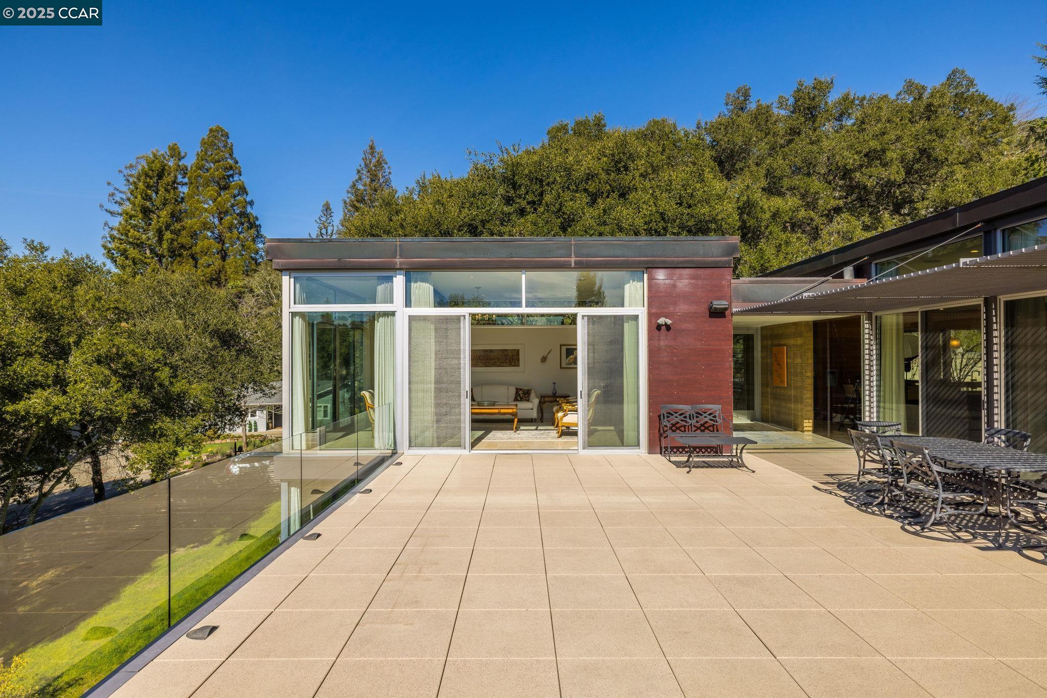 2 Crane Ct