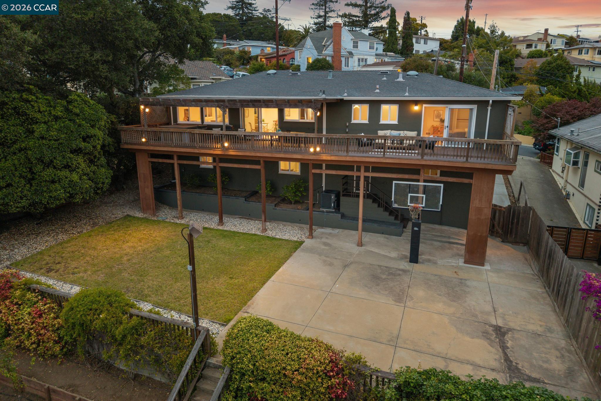 4075 Norton Ave