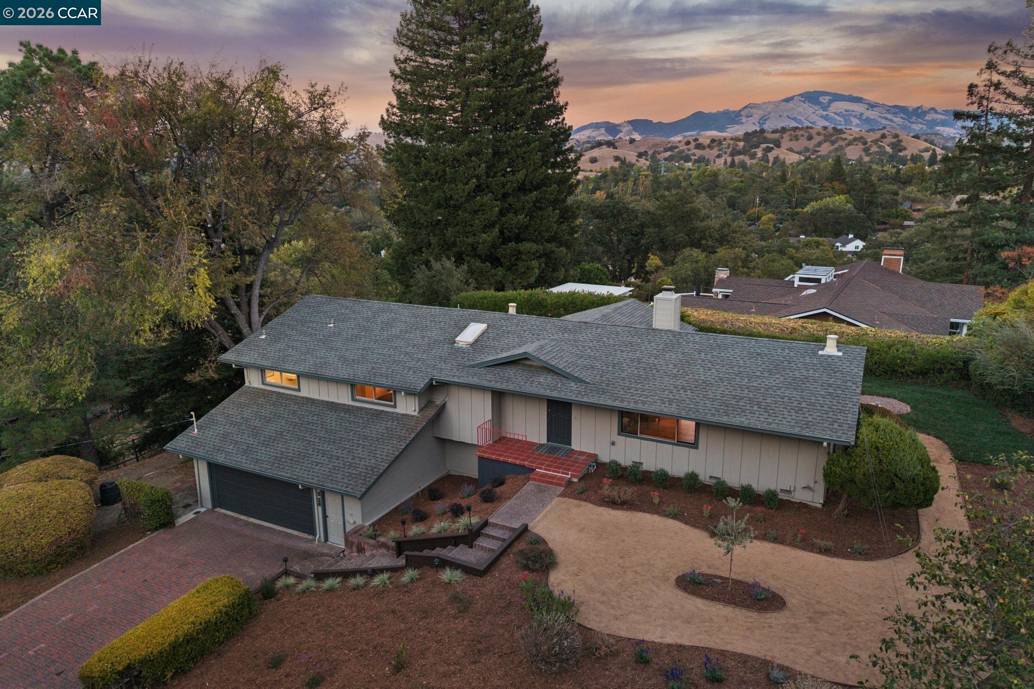 220 Grover Ln