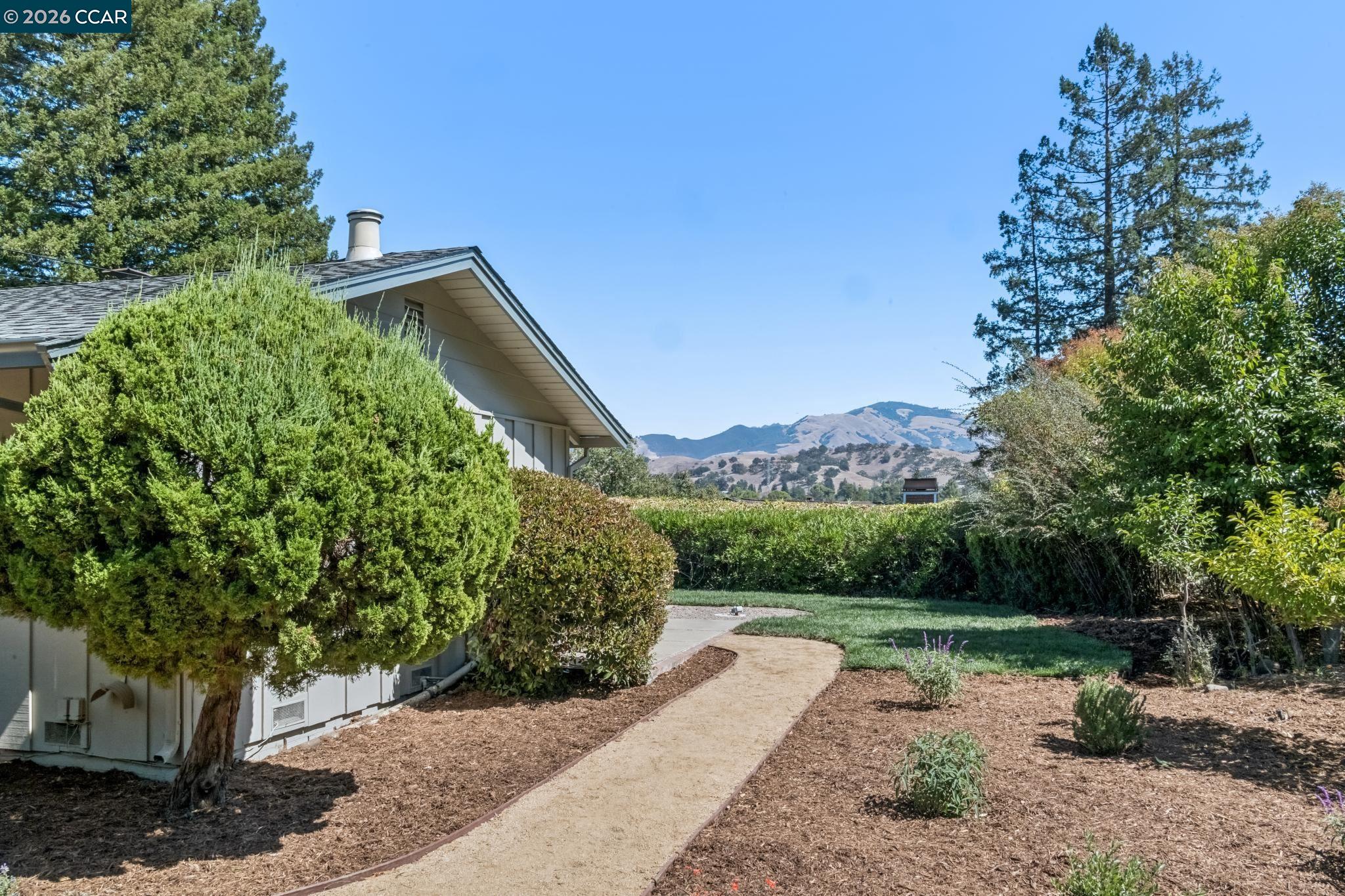 220 Grover Ln