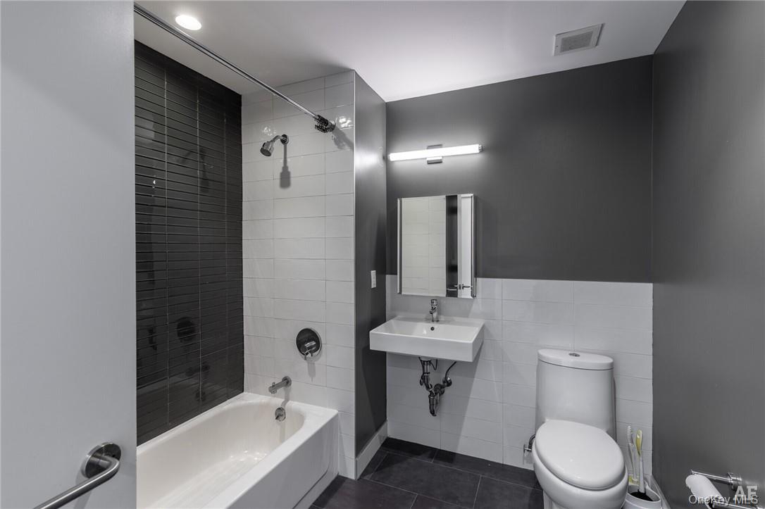 121 Westmoreland Avenue Unit: 610