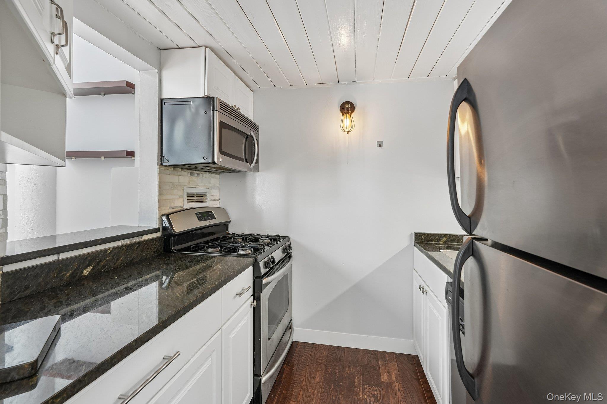 1 Landmark Square Unit: 413