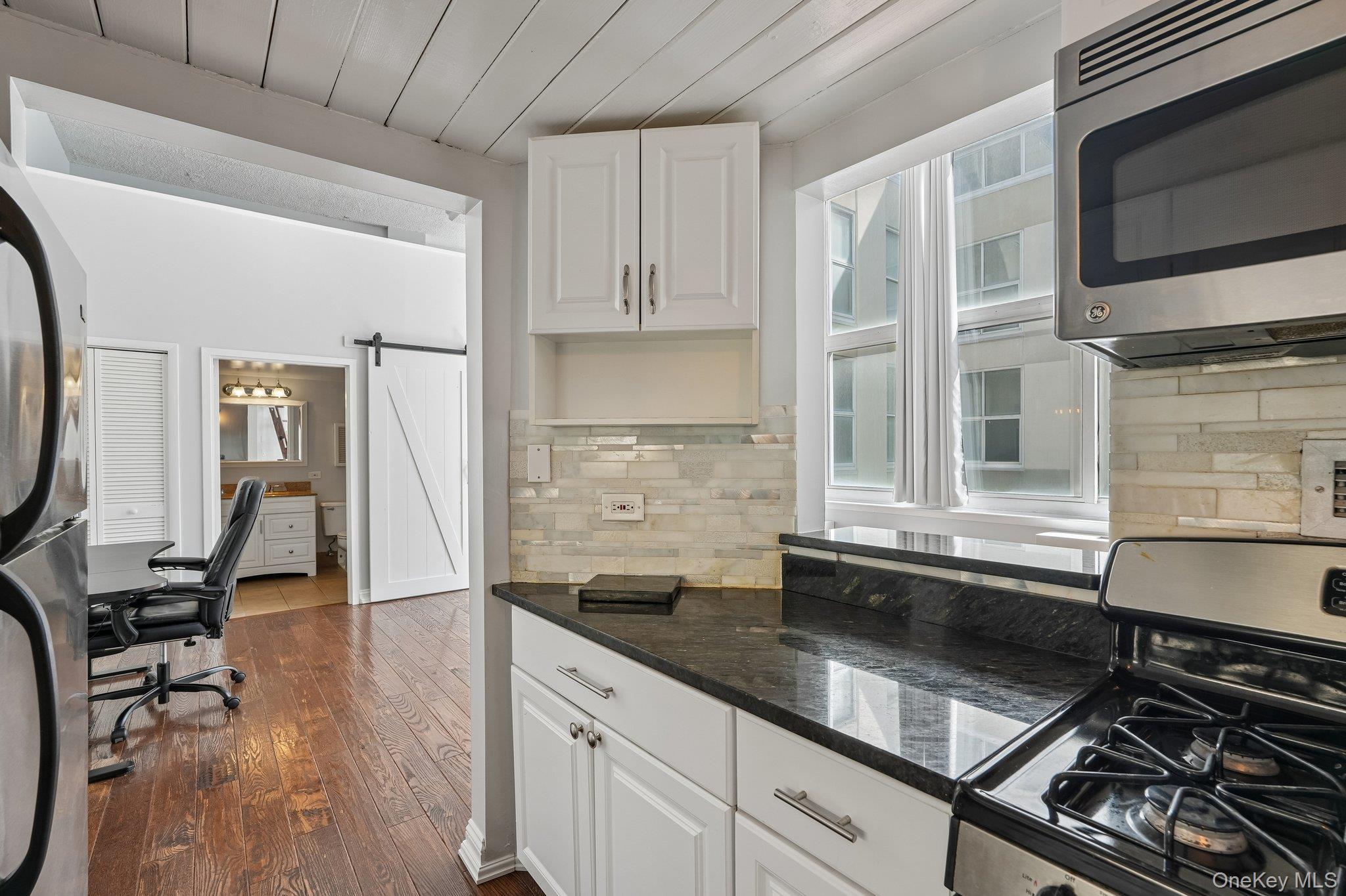 1 Landmark Square Unit: 413