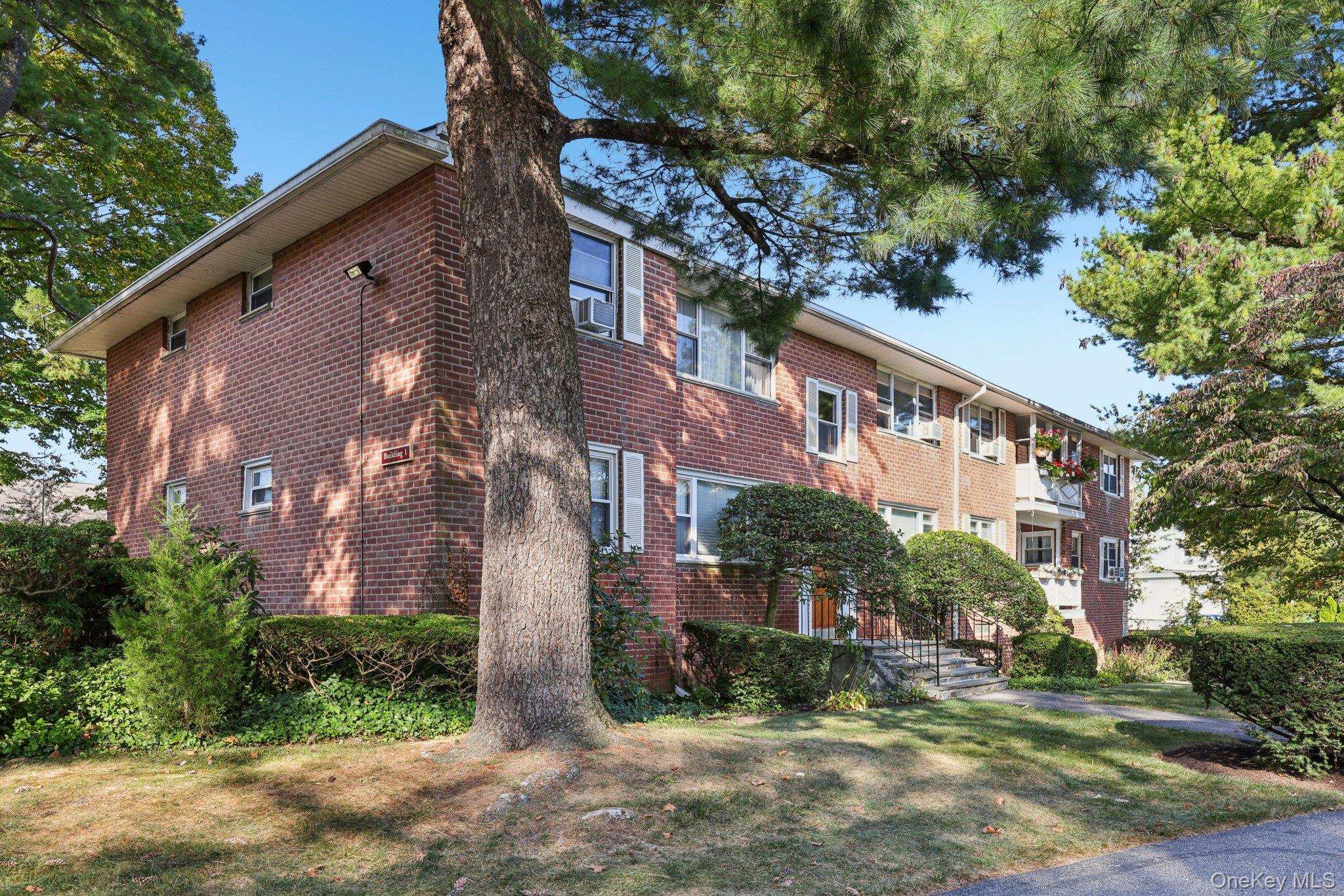 121 N Broadway Unit: 12A